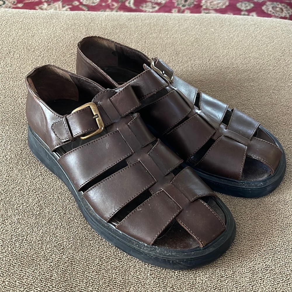 David & Joan Men’s Size 9 Brown Leather Closed Toe Sandals shoes